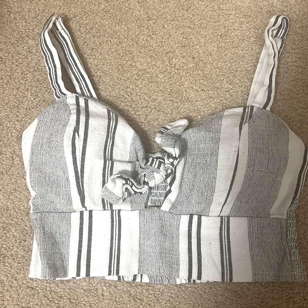 Linen Crop Top - Picture 2 of 5